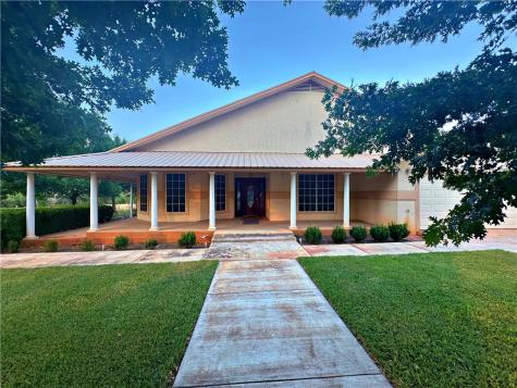 508 Lagunillas Avenue Charlotte TX 78011
