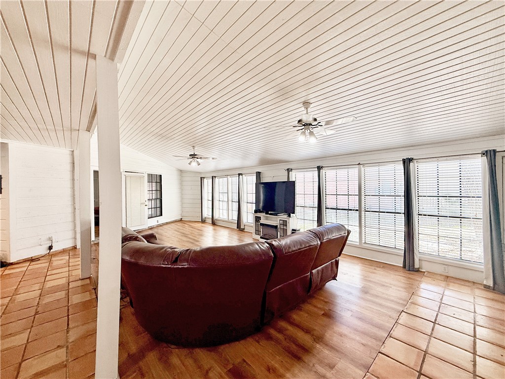 3201 Traylor Boulevard Rockport TX 78382