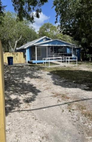 516 Sodville Street Sinton TX 78387