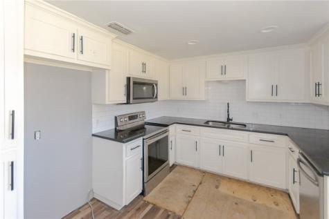 1023 Southcliff Drive Portland TX 78374