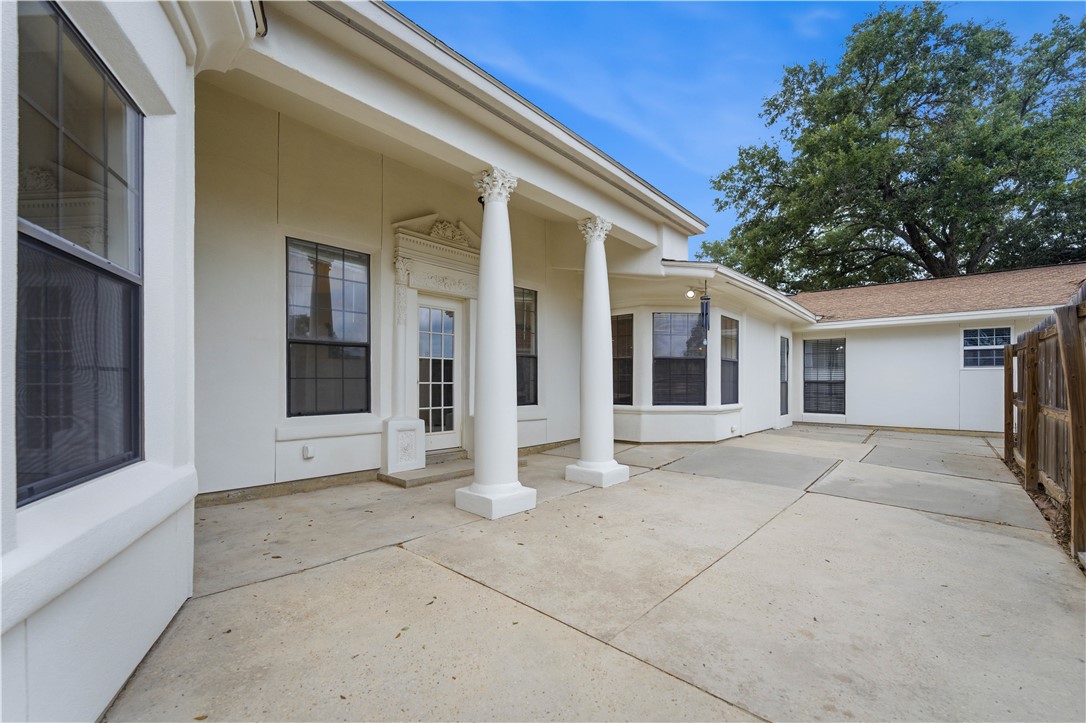 1221 Encino Drive Pleasanton TX 78064