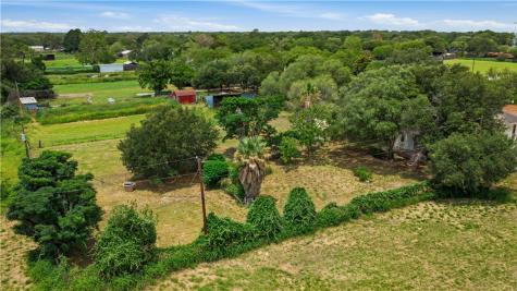 1221 Encino Drive Pleasanton TX 78064