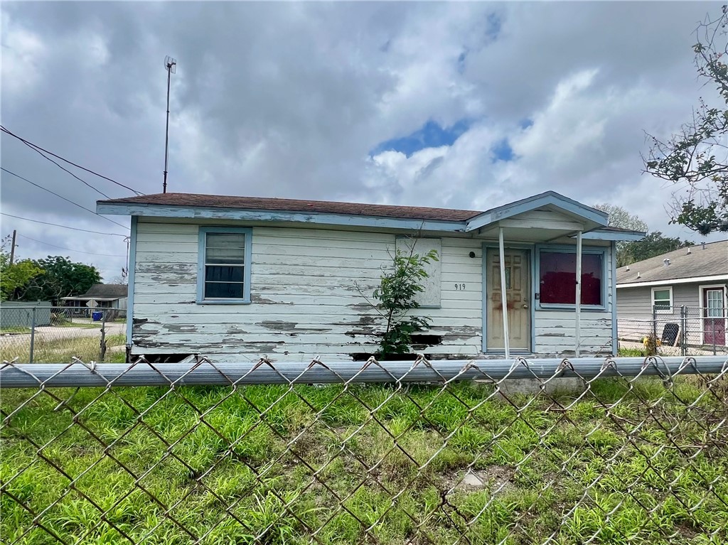 919 S Brownlee Boulevard Corpus Christi TX 78404