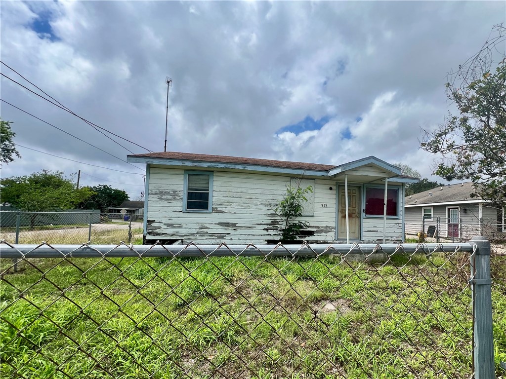 919 S Brownlee Boulevard Corpus Christi TX 78404