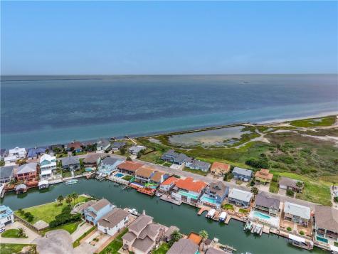 214 Bayview Drive Aransas Pass TX 78336
