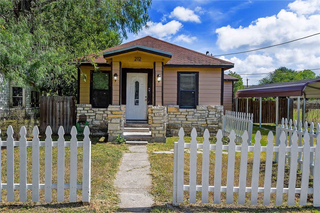 212 Hugh Street Sinton TX 78387