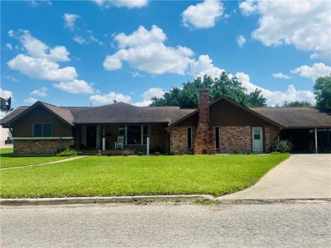 1916 Encino Avenue Alice TX 78332