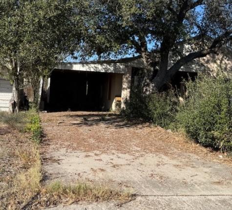 909 E 1st Street Street E Alice TX 78332