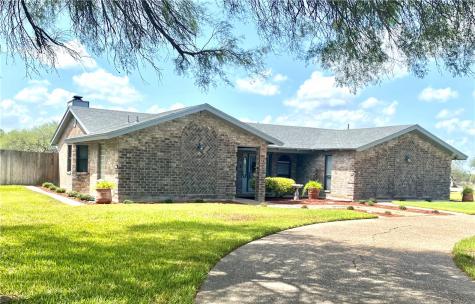 1021 W Deer Trail Kingsville TX 78363