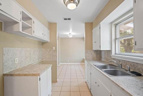 811 W Avenue I Avenue Kingsville TX 78363