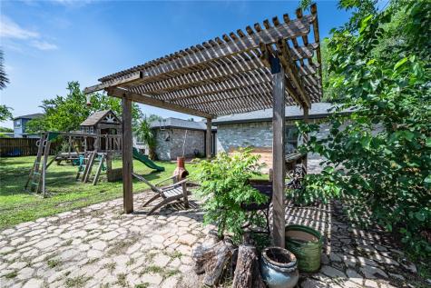 1206 Johnson Street Woodsboro TX 78393