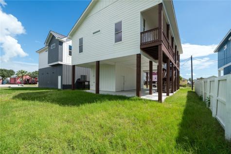 1007 S Live Oak Street Rockport TX 78382