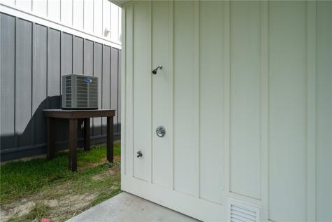1007 S Live Oak Street Rockport TX 78382