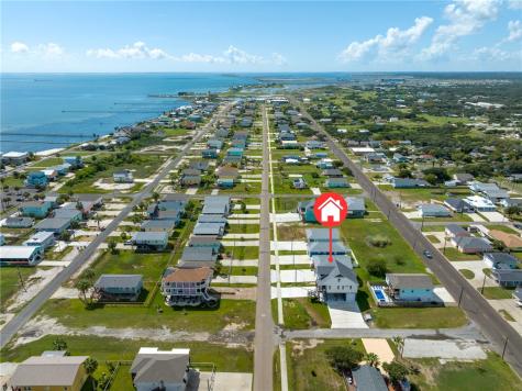 1007 S Live Oak Street Rockport TX 78382