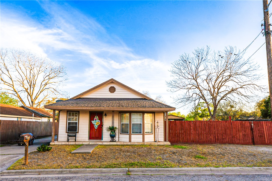 838 Seabreeze Street Alice TX 78332
