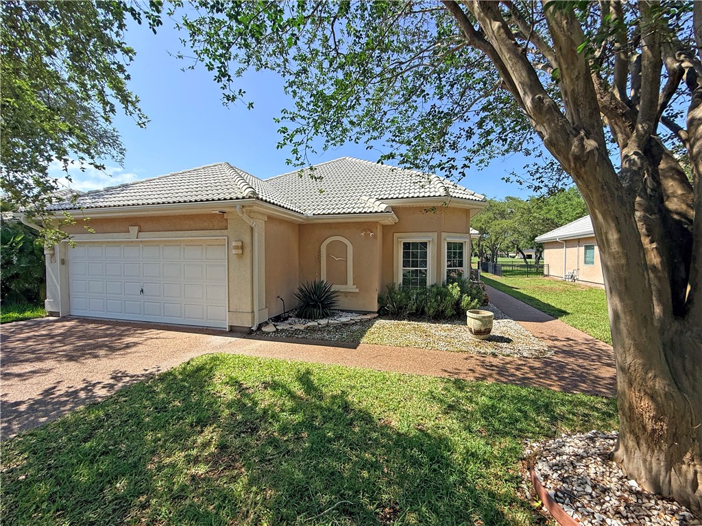 14 Saint Andrews Place Rockport TX 78382