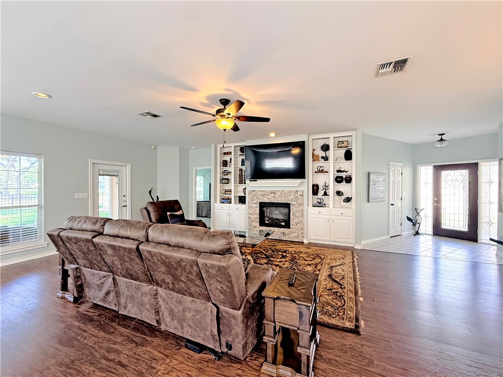 14 Saint Andrews Place Rockport TX 78382