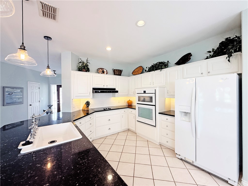 14 Saint Andrews Place Rockport TX 78382