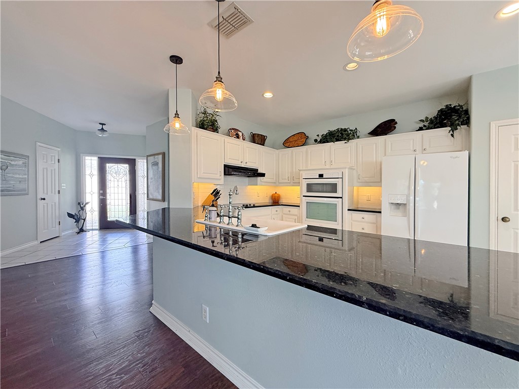 14 Saint Andrews Place Rockport TX 78382