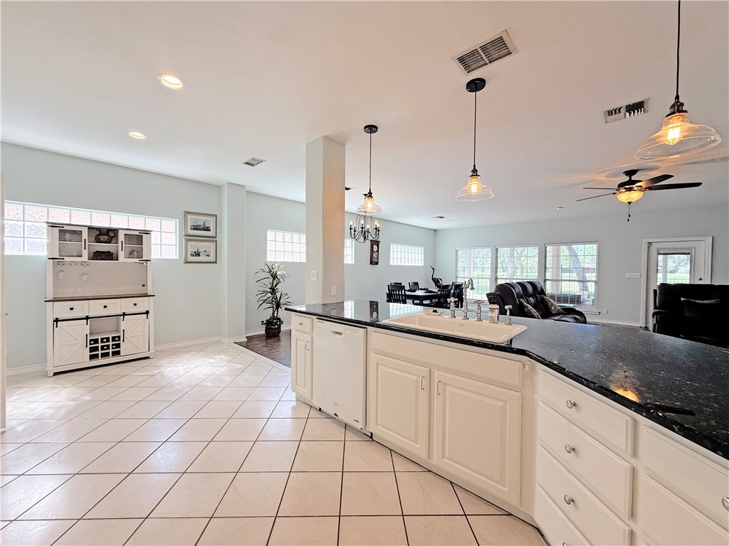 14 Saint Andrews Place Rockport TX 78382