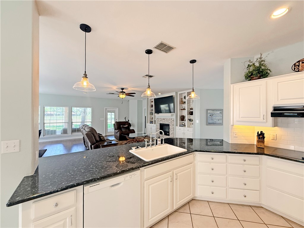 14 Saint Andrews Place Rockport TX 78382