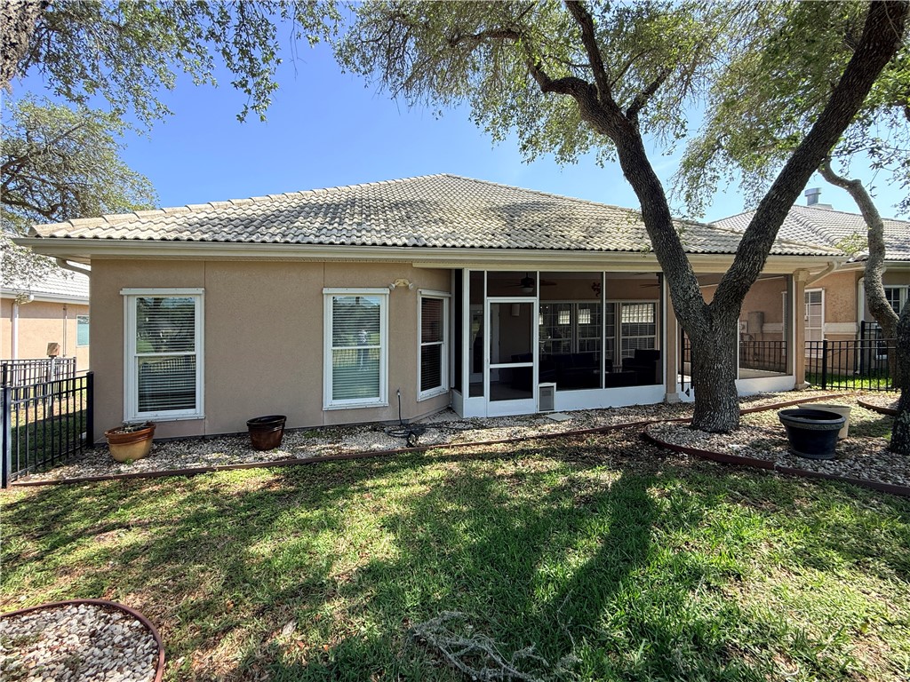 14 Saint Andrews Place Rockport TX 78382