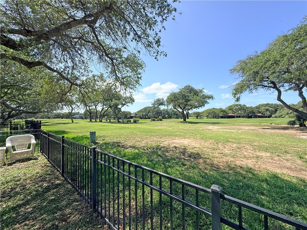 14 Saint Andrews Place Rockport TX 78382