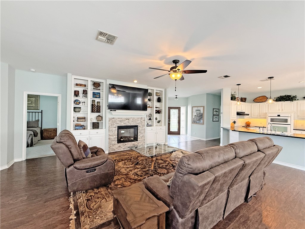 14 Saint Andrews Place Rockport TX 78382