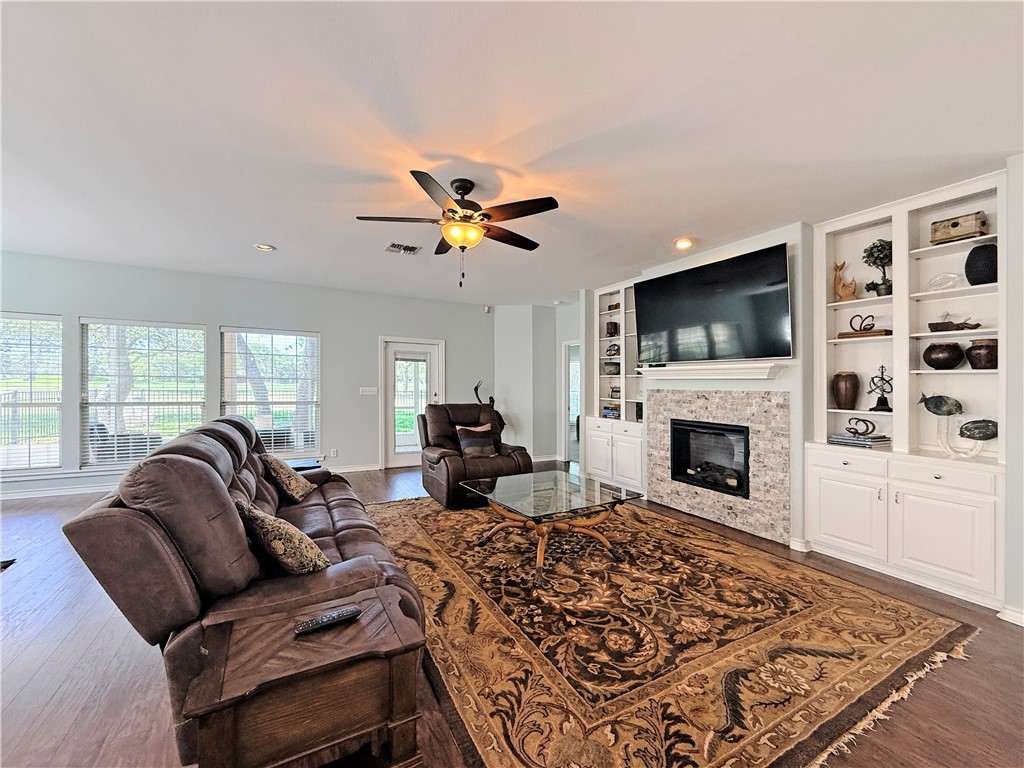14 Saint Andrews Place Rockport TX 78382