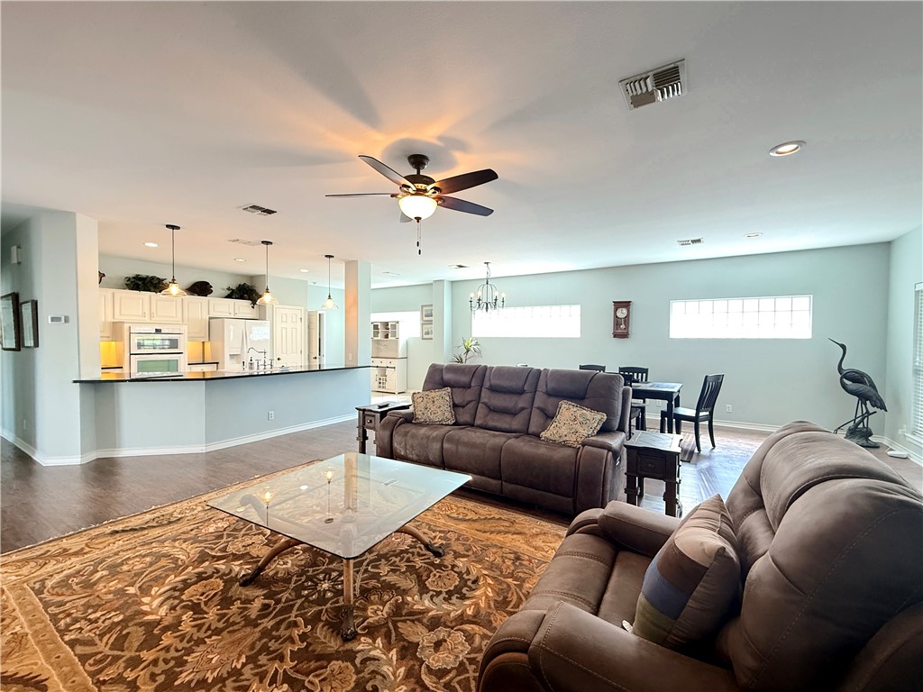 14 Saint Andrews Place Rockport TX 78382