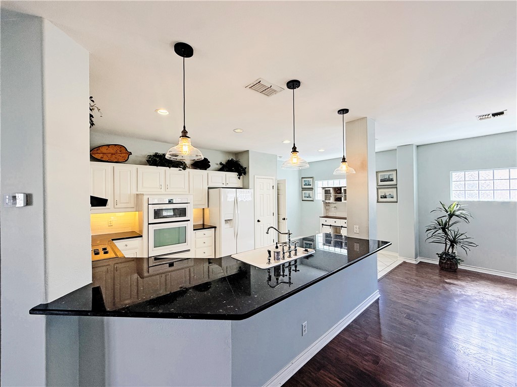 14 Saint Andrews Place Rockport TX 78382