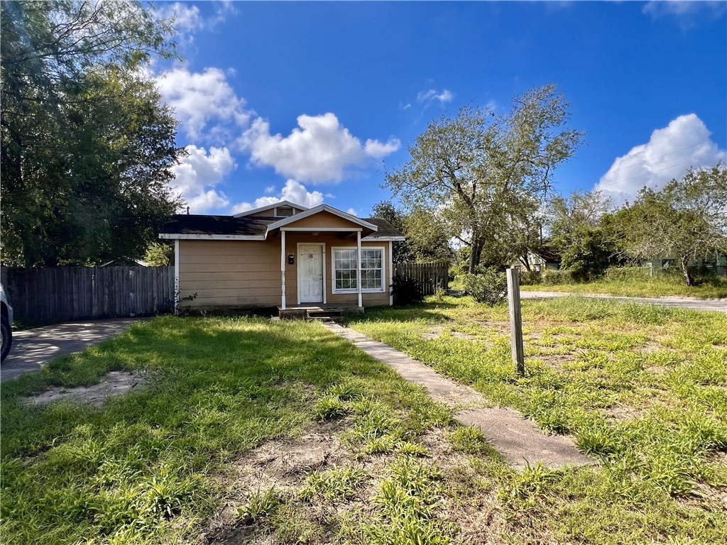 229 W Nettie Avenue Kingsville TX 78363