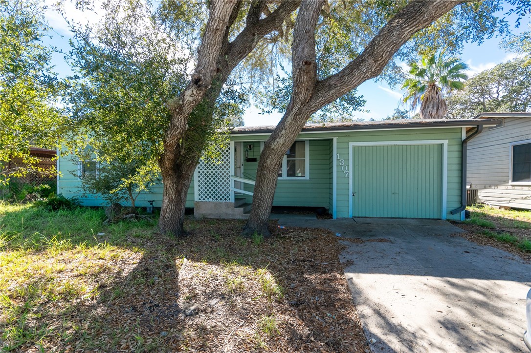 1307 Oak Park Drive Aransas Pass TX 78336