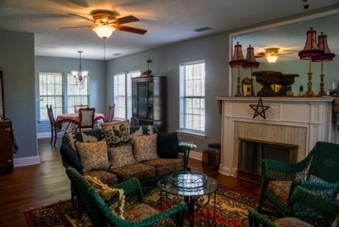 701 N Gudron Avenue Hebbronville TX 78361