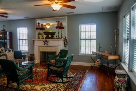 701 N Gudron Avenue Hebbronville TX 78361