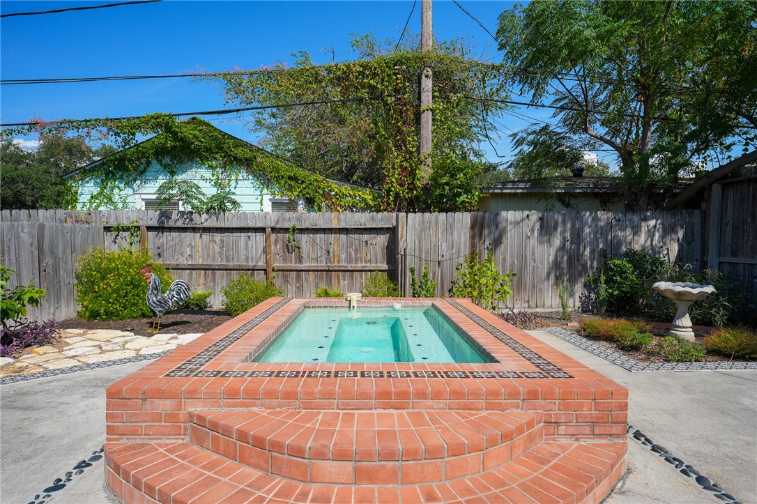 242 Rosebud Avenue Corpus Christi TX 78404