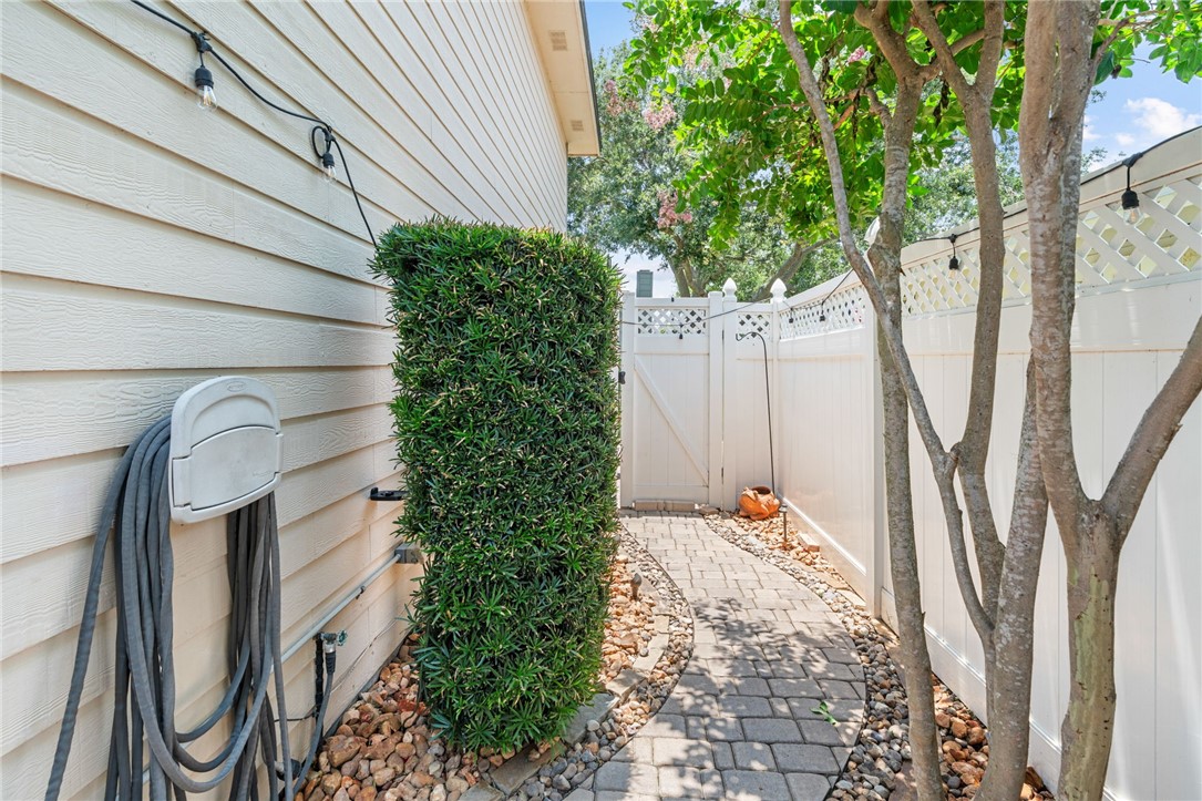 7252 The Mansions Dr F-1 Corpus Christi TX 78414