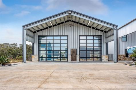 82 Circle Hook Port O'connor TX 77982