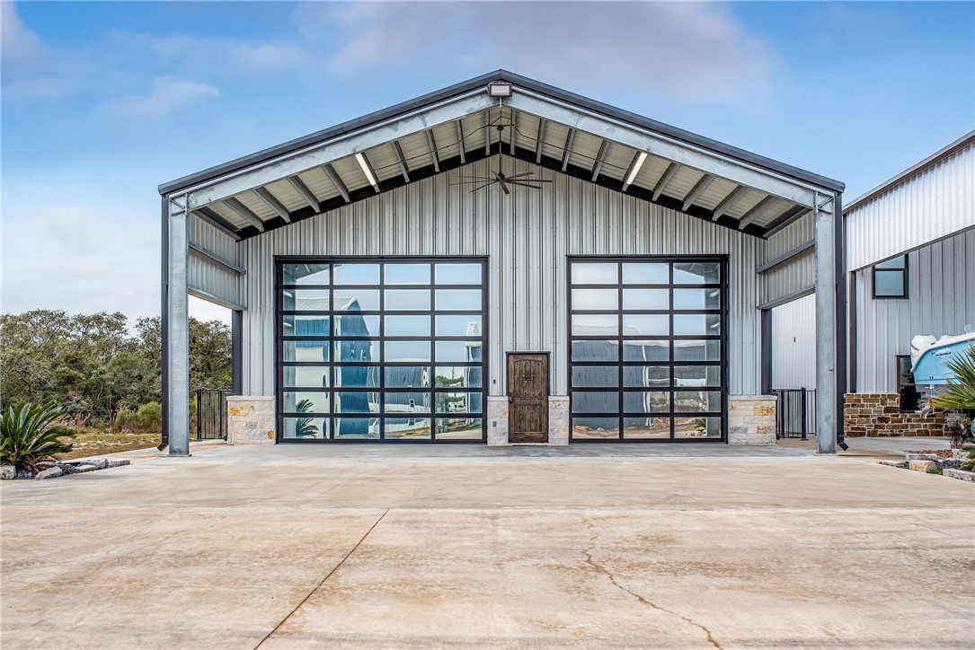 82 Circle Hook Port O'connor TX 77982