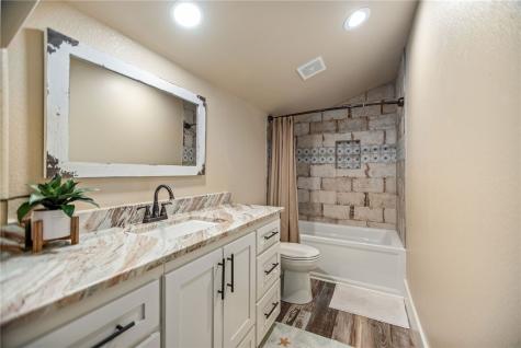 82 Circle Hook Port O'connor TX 77982