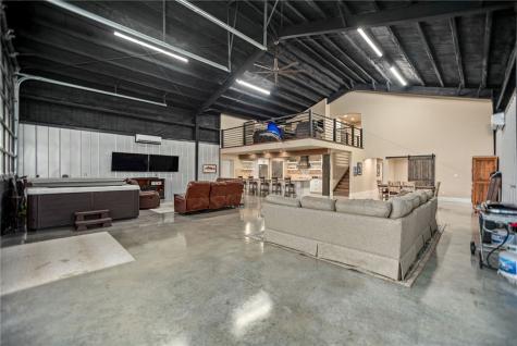 82 Circle Hook Port O'connor TX 77982