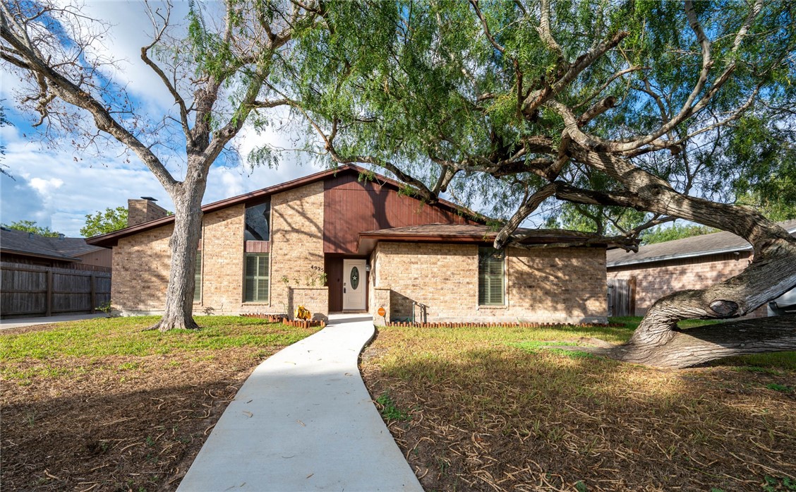 4925 Shadowbend Drive Corpus Christi TX 78413