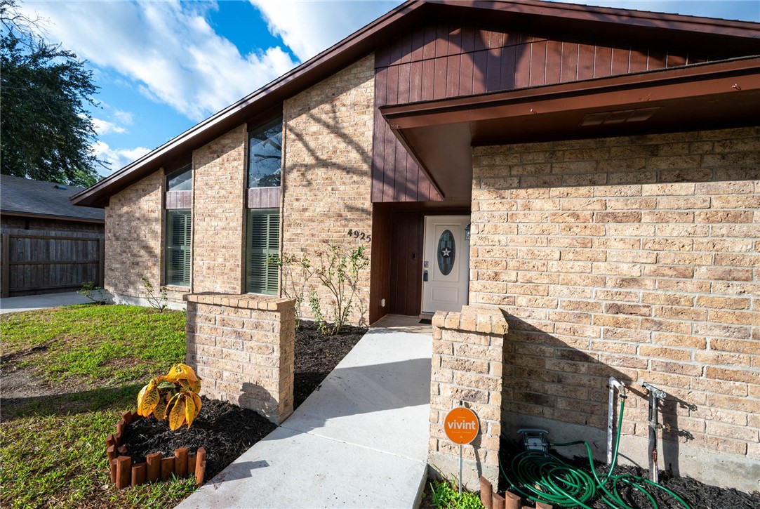 4925 Shadowbend Drive Corpus Christi TX 78413