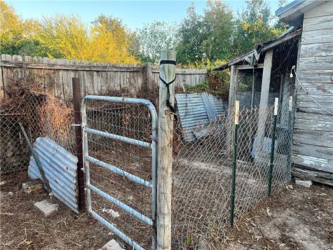 503 N Johnson Street Freer TX 78357
