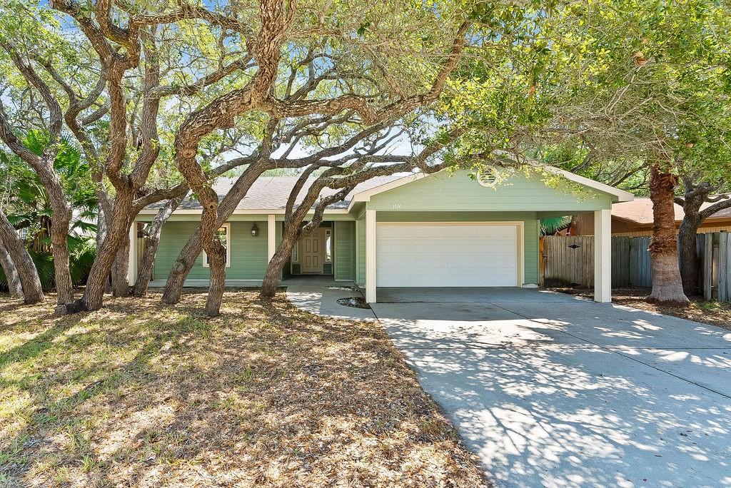 1506 N Live Oak Street Rockport TX 78382