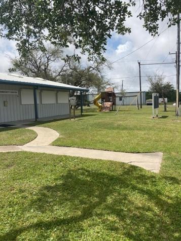 408 W Royal Oak Lane Rockport TX 78382
