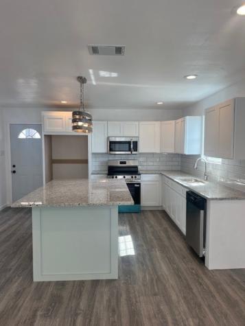 408 W Royal Oak Lane Rockport TX 78382