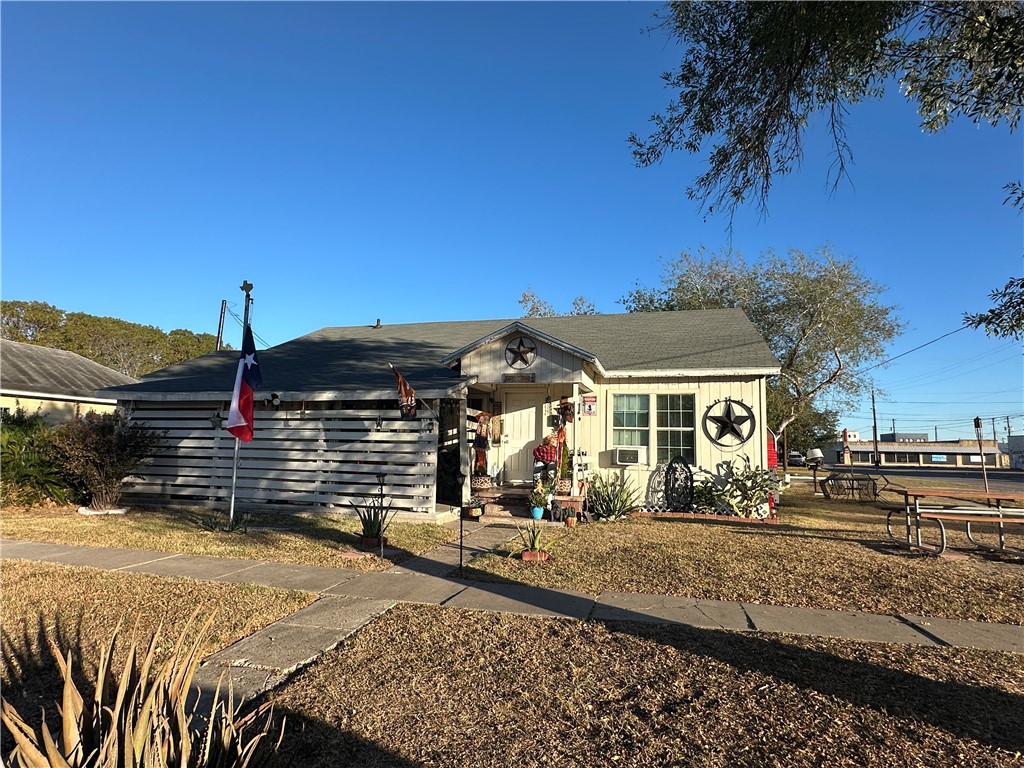 200 W Merriman Street Sinton TX 78387
