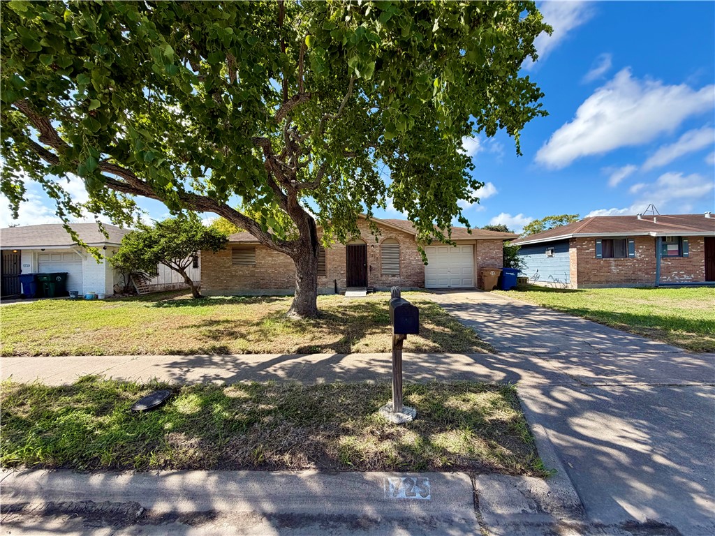 1725 Treyway Corpus Christi TX 78412