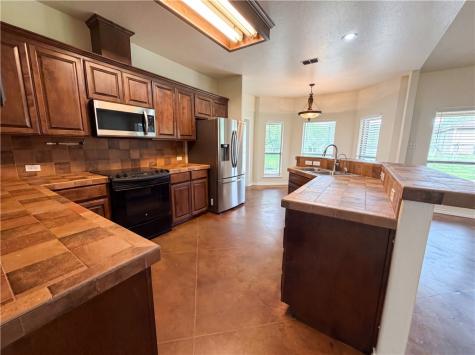 212 House Avenue Sandia TX 78383